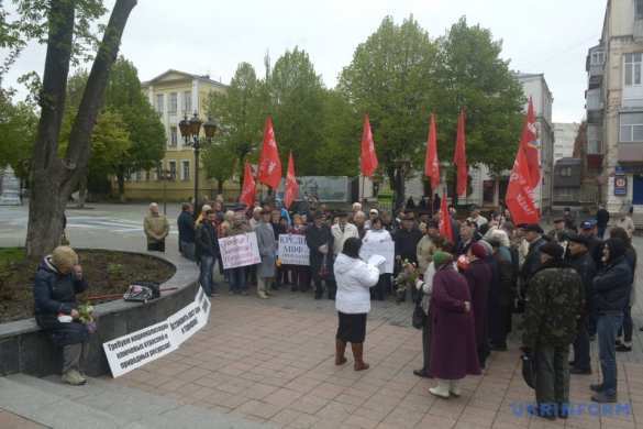 Типичная Украина: Неонацисты избивают стариков на первомайском митинге в Виннице (+ФОТО, ВИДЕО) | Русская весна