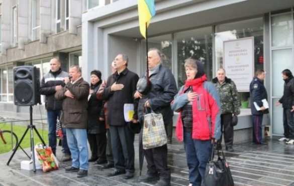 «Тарифный майдан» в Виннице: протестующие прорываются в горсовет (ФОТО, ВИДЕО) | Русская весна