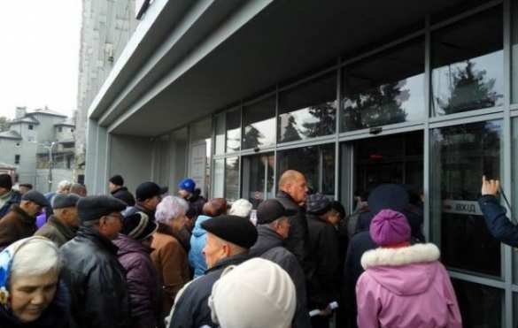 «Тарифный майдан» в Виннице: протестующие прорываются в горсовет (ФОТО, ВИДЕО) | Русская весна