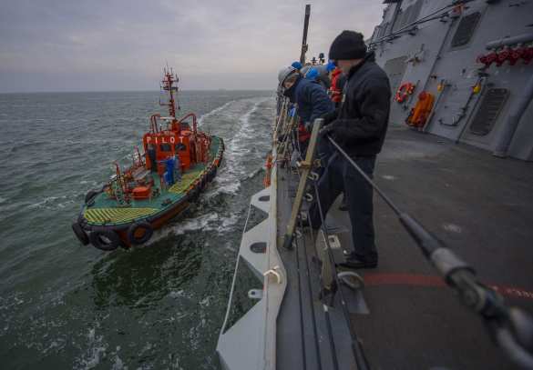 Американцы показали свой эсминец в Черном море (ФОТО) | Русская весна