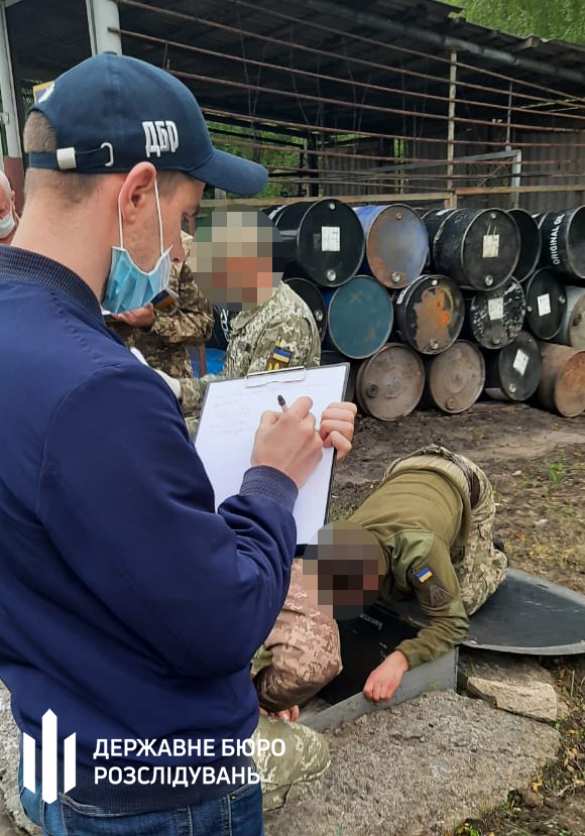 Банда офицеров ВСУ похитила из воинской части топливо на миллионы гривен (ФОТО) | Русская весна