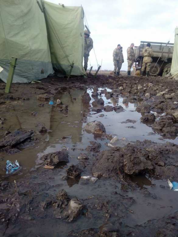 «Живем в грязи. Как орки», — украинский военный в шоке от условий на полигоне Черкасское (ФОТО) | Русская весна