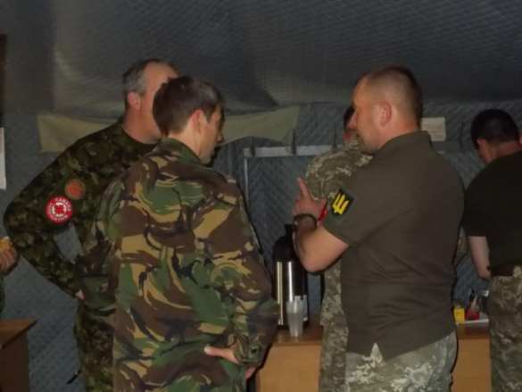 Иностранцы проверили, как ВСУ «не воюют» на Донбассе (ФОТО) | Русская весна