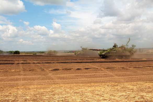 ВСУ готовятся к атаке: танки и авиация подняты на Донбассе (ФОТО) | Русская весна