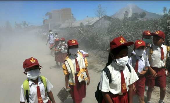 Извержение «древнего монстра», спавшего несколько сотен лет, — впечатляющие кадры (ФОТО, ВИДЕО) | Русская весна