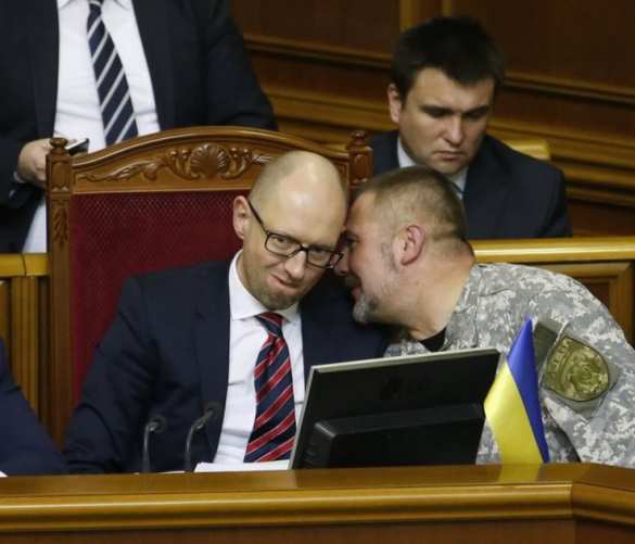 Убеждал, улыбался и пил водичку: как Яценюк вел себя в Раде (ФОТОЛЕНТА) | Русская весна