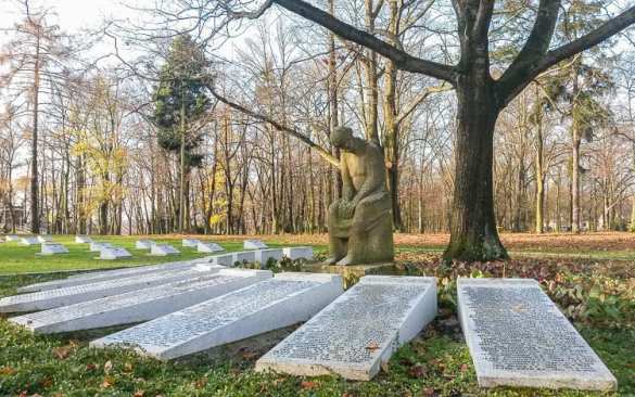 В Германии изуродовали могилы советских солдат (ФОТО) | Русская весна