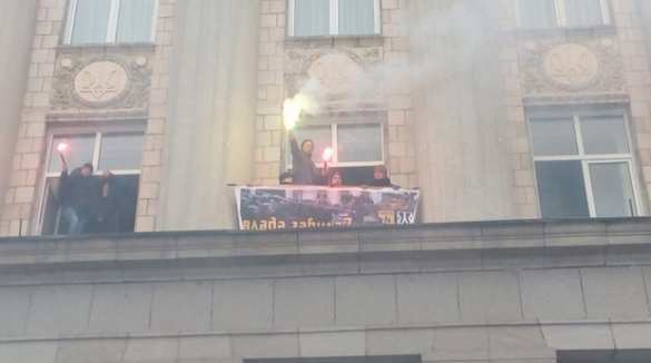 В Черкассах захватили здание ОГА (ФОТО, ВИДЕО) | Русская весна