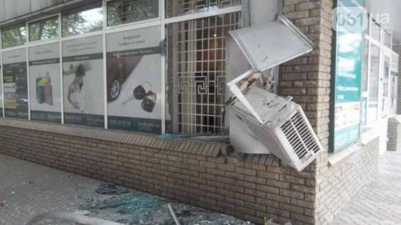 В украинском банке «взорвался кондиционер» (ФОТО) | Русская весна