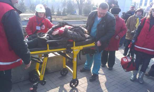 СРОЧНО: Столкновения в Запорожье — новый «Антимайдан» забросали яйцами и дымовыми шашками (ФОТО) | Русская весна