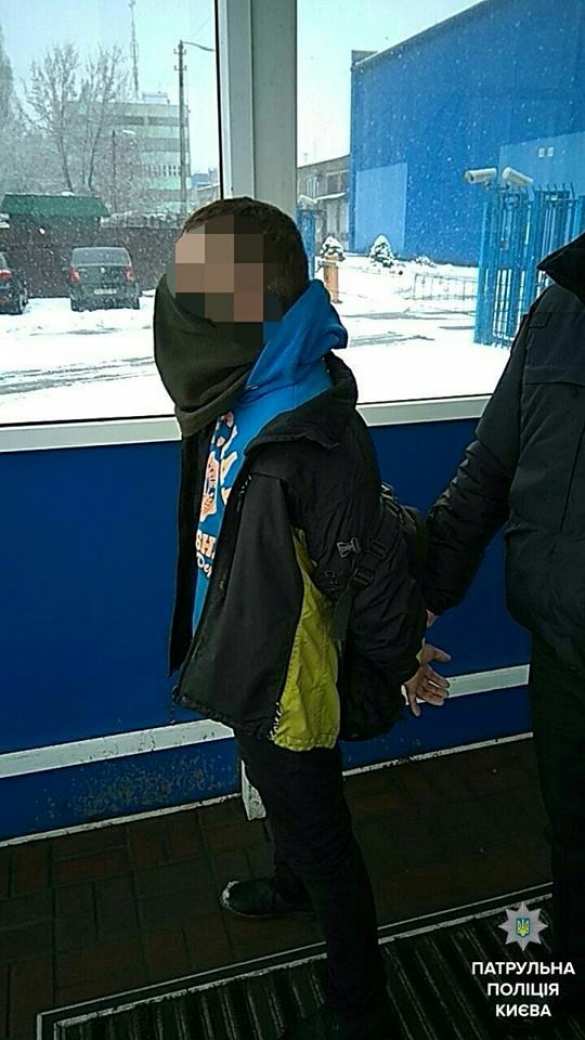 «ВСУшник» среди белого дня зарезал киевлянина за замечание (ФОТО) | Русская весна