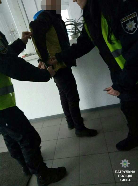 «ВСУшник» среди белого дня зарезал киевлянина за замечание (ФОТО) | Русская весна