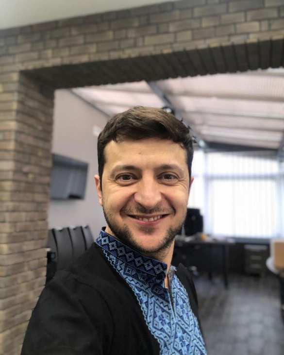 «Вышиванку не забыл, побриться забыл!» — Зеленский поздравил украинцев (ФОТО) | Русская весна