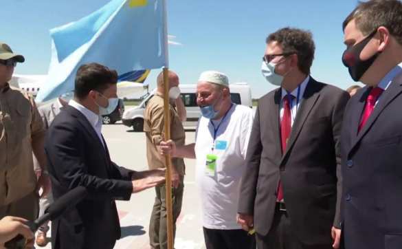 «Флаг в руки, барабан на шею»: Зеленский в Херсонской области пообещал «вернуть Крым» (ФОТО, ВИДЕО) | Русская весна