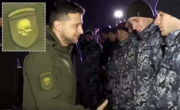 Уклонист подмазывается: Зеленского высмеяли из-за черепа на шевроне «формы» (ФОТО) | Русская весна