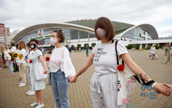 В Минске появилась «живая цепь» в знак солидарности с пострадавшими во время протестов (ФОТО, ВИДЕО) | Русская весна