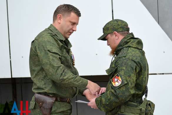 Глава ДНР вручил отличившимся военнослужащим и сотрудникам силовых структур ключи от новых квартир (ФОТО) | Русская весна