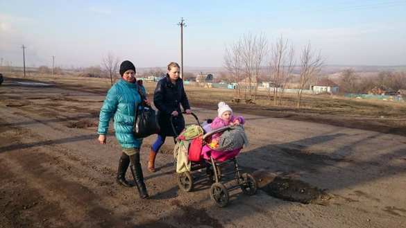 Жители уходят пешком: что творится в Балаклее, где горят склады (ФОТО)  | Русская весна