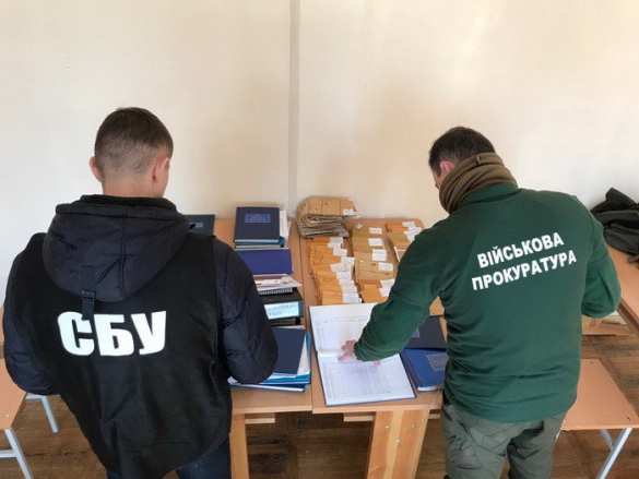 Нормальный бизнес с кумом: двое «ВСУшников» похитили 50 тонн горючего с армейских складов (ФОТО) | Русская весна