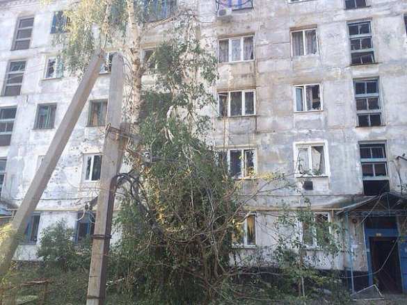 Лутугино в огне: взорванные дома, поврежденные церкви, сожженные здания (Фотолента) | Русская весна