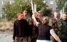 Пленных карателей выставили перед жителями Снежного (видео) | Русская весна