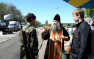 В Славянск из Донецка приехал иеромонах Афанасий, чтобы оказать духовную поддержку ополченцам | Русская весна
