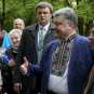 Порошенко в вышиванке пообещал украинцам евроинтеграцию (ФОТО)