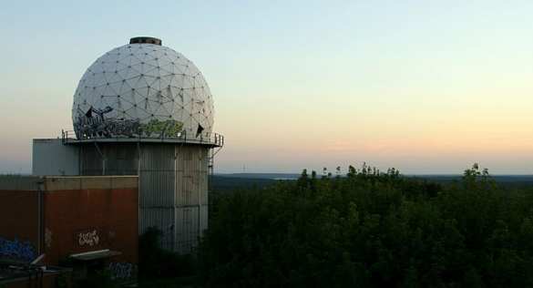 Беспилотник заснял секретную станцию ЦРУ в Германии (видео) | Русская весна