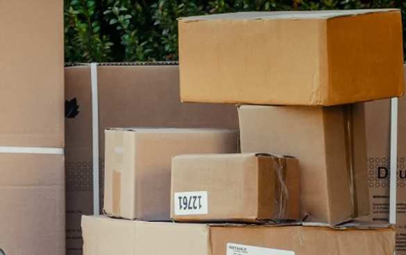 Курьер – герой нашего времени: Почему доставка стала такой важной и кто ее обеспечивает | Русская весна