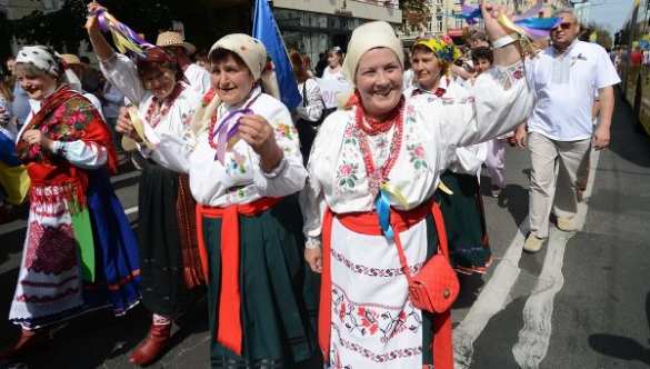Толпы националистов скандируют «Бандера, Шухевич — герои Украины!» на «марше вышиванок» в Одессе | Русская весна