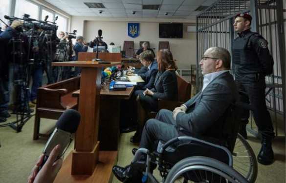 Ukraine's Kharkov mayor evacuated from courtroom amid attack threat | Русская весна