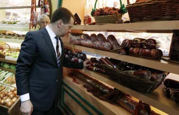 Медведев: Дефицита по мясу, фруктам и овощам из-за ответных санкций в России нет | Русская весна