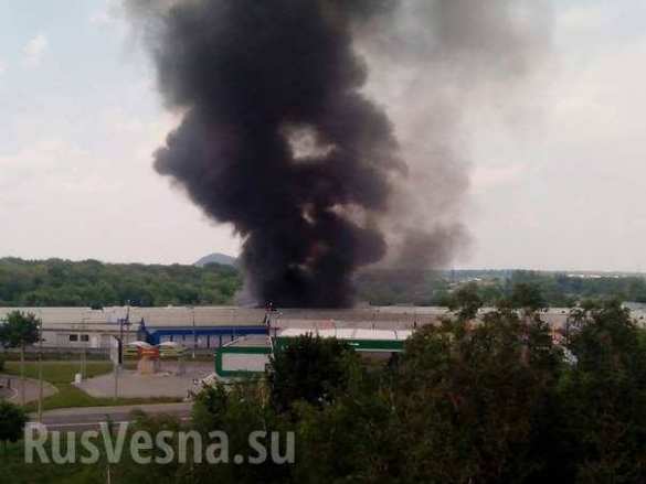 Donezk unter Beschuss auf allen Frontlinien. Tote und Verletzte (VIDEO) | Русская весна