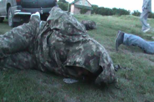 Милицейский антимайдан: в Тернопольской области боевиков 12-й сотни Самообороны Майдана задержали за похищение сотрудника УБОП (видео) Милицейский антимайдан: в Тернопольской области боевиков 12-й сотни Самообороны Майдана задержали за похищение сотрудника УБОП (фото) | Русская весна