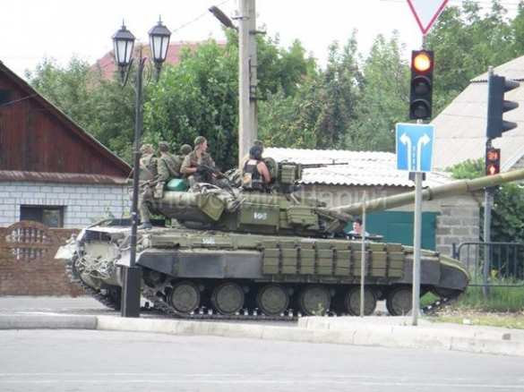 Донецк: в результате боя украинских военных отбросили назад к аэропорту (видео) | Русская весна