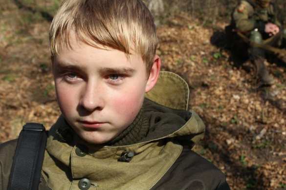 15-летний ополченец проходит обучение и готовится присоединиться к бригаде «Восток» (фото) | Русская весна