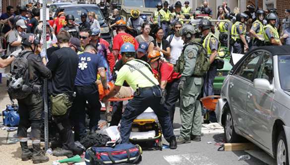 Автомобиль врезался в толпу противников ультраправых в США (ФОТО, ВИДЕО) | Русская весна