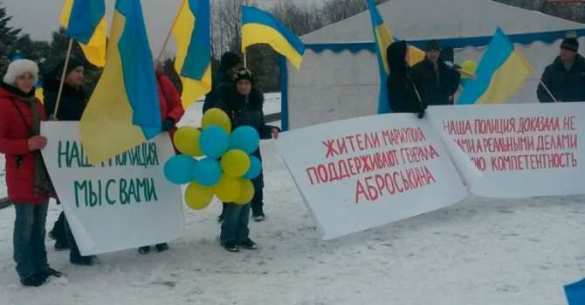 Митинг в поддержку полицейского гауляйтера Аброськина в Мариуполе обернулся комедией (ВИДЕО) | Русская весна