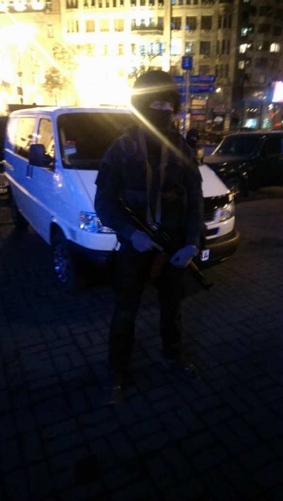 Молния: "Правый сектор" срочно эвакуируется из гостиницы "Днепр", персонал отеля напуган (фото) | Русская весна