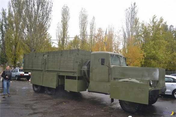 На оккупированных территориях ЛНР на фугасе подорвался КрАЗ ВСУ | Русская весна