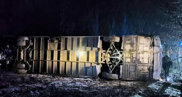 В ДНР перевернулся пассажирский автобус Донецк — Краснодар: три человека погибли, десятки пострадали (ФОТО) | Русская весна