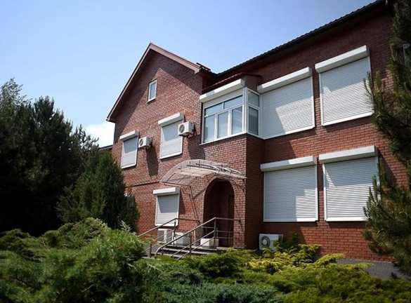 Дачу Януковича превратили в базу боевиков «Азова» (ФОТО, ВИДЕО) | Русская весна