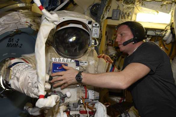 Российские космонавты готовятся выйти в открытый космос | Русская весна