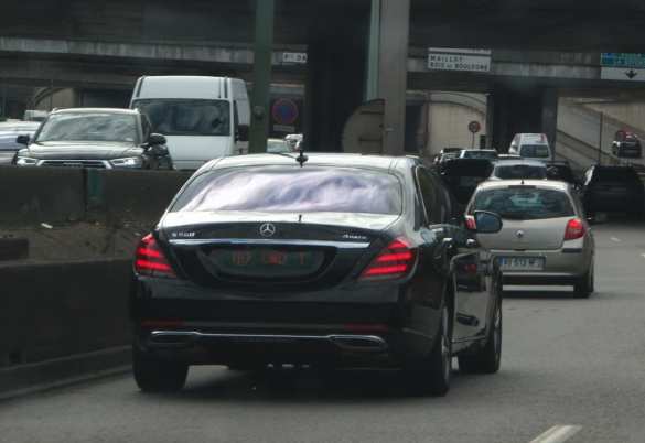 Дорожный наглец на чёрном «Мерседесе» нарвался на великана: кадры из Костромы взрывают Сеть (ВИДЕО) | Русская весна