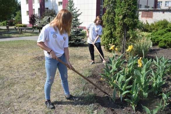 Бойцы МТО «Атом» ЛГПУ готовят университет к новому учебному году | Русская весна