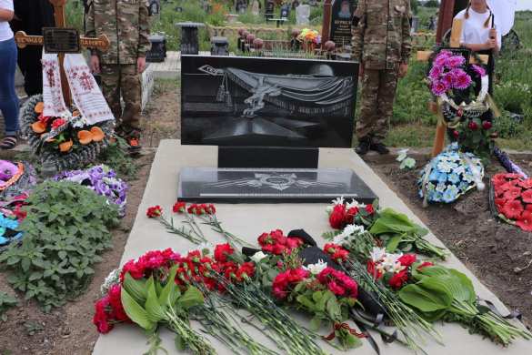 В Перевальске активисты ОД «Мир Луганщине» установили памятник советским солдатам | Русская весна