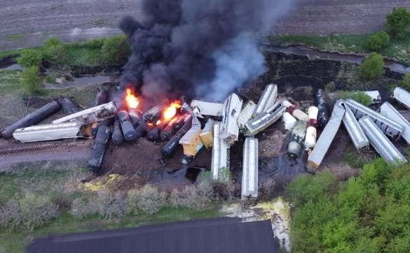 Страшный weekend в США: две аварии с поездами, перевозившими опасные химикаты (ВИДЕО) | Русская весна