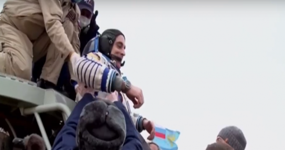 «Союз МС-16» приземлился в Казахстане: за командира на орбите остался русский (ПРЯМАЯ ТРАНСЛЯЦИЯ) | Русская весна