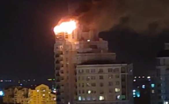 Сильный пожар на крыше многоэтажки в Белгороде — названа причина (ФОТО, ВИДЕО) | Русская весна