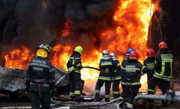 Взрывы и пожары: мощная атака на объекты врага в Одессе (ФОТО, ВИДЕО) | Русская весна